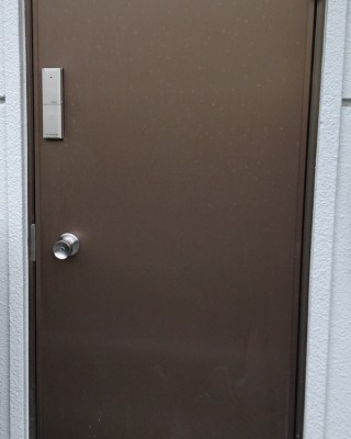 戸建住宅の裏口（勝手口）にオートロック電子錠を後付けで設置しました。（福岡県福岡市）サムネイル