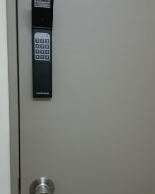 オフィス通用口に電子錠を設置しました。（東京都大田区）サムネイル