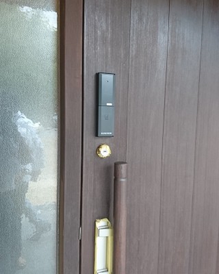 戸建て 玄関扉にオートロック電子錠を設置しました。（山口県山陽小野田市）サムネイル
