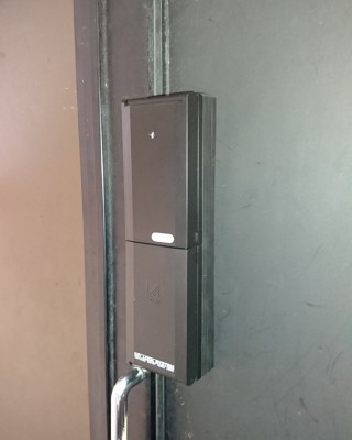 学生寮の入口にオートロック電子錠を設置しました。（福岡県北九州市）サムネイル