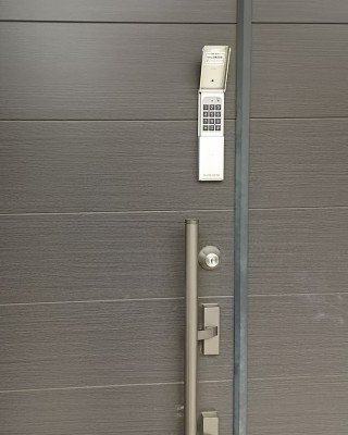戸建て玄関扉にオートロック電子錠を設置しました。（東京都）サムネイル