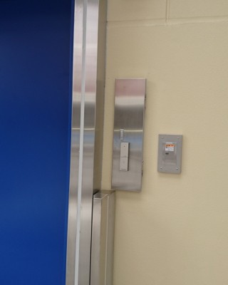 エレベーターの操作盤用カードリーダーＢＯＸを設置しました。（長崎県長崎市）サムネイル
