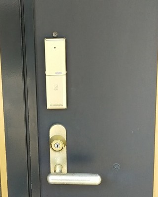 戸建て 玄関扉にオートロック電子錠を設置しました。（東京都杉並区）サムネイル