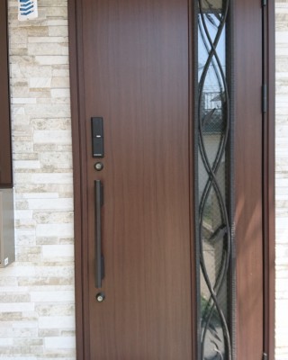 戸建住宅の玄関扉にオートロック電子錠を設置しました。（福岡県北九州市）サムネイル