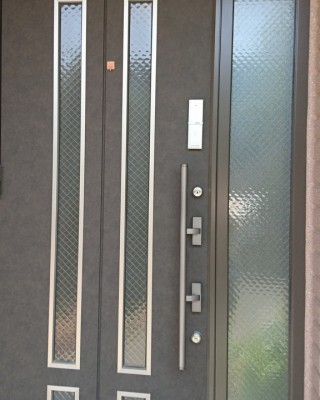 戸建て 玄関扉に電子錠を後付けで設置しました。（福岡県久留米市）サムネイル
