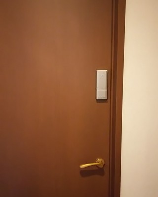 戸建てにて室内のドアに後付けで電子錠を設置しました。（埼玉県）サムネイル