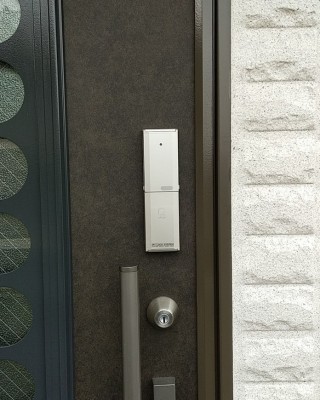 戸建て 玄関扉にオートロック電子錠を設置しました。（神奈川県川崎市）サムネイル