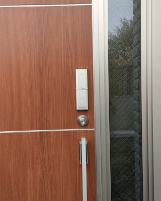 戸建て玄関扉にオートロック電子錠を設置しました。（神奈川県横浜市）サムネイル