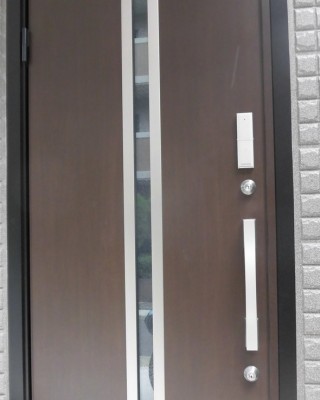 戸建住宅の玄関扉に電子錠を後付けで設置しました。（福岡県）サムネイル