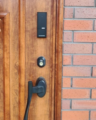 戸建住宅の玄関扉に電子錠を後付けで設置しました。（神奈川県平塚市）サムネイル