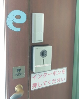 保育施設の入口にオートロック電子錠を設置しました。（福岡県福岡市）サムネイル