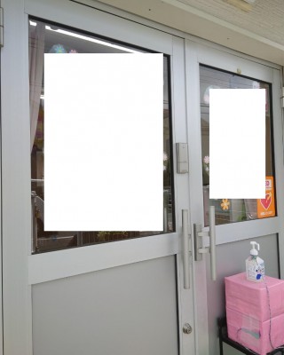 保育園入口の扉にオートロック電子錠を設置しました。（神奈川県）サムネイル